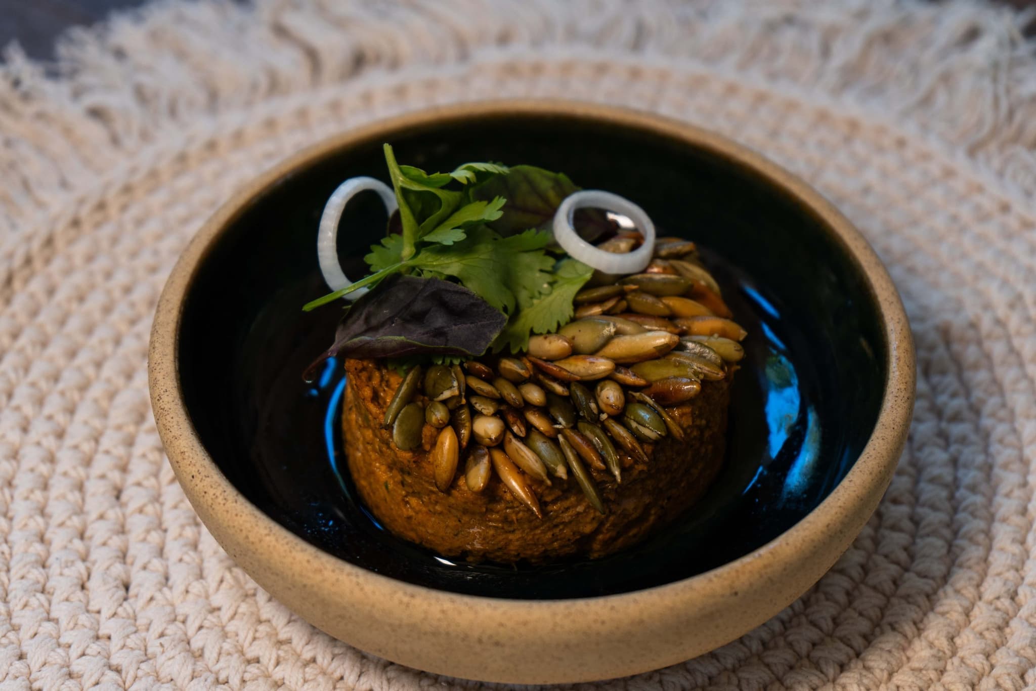 Plato de cocina contemporánea servido en un restaurante de Bacalar