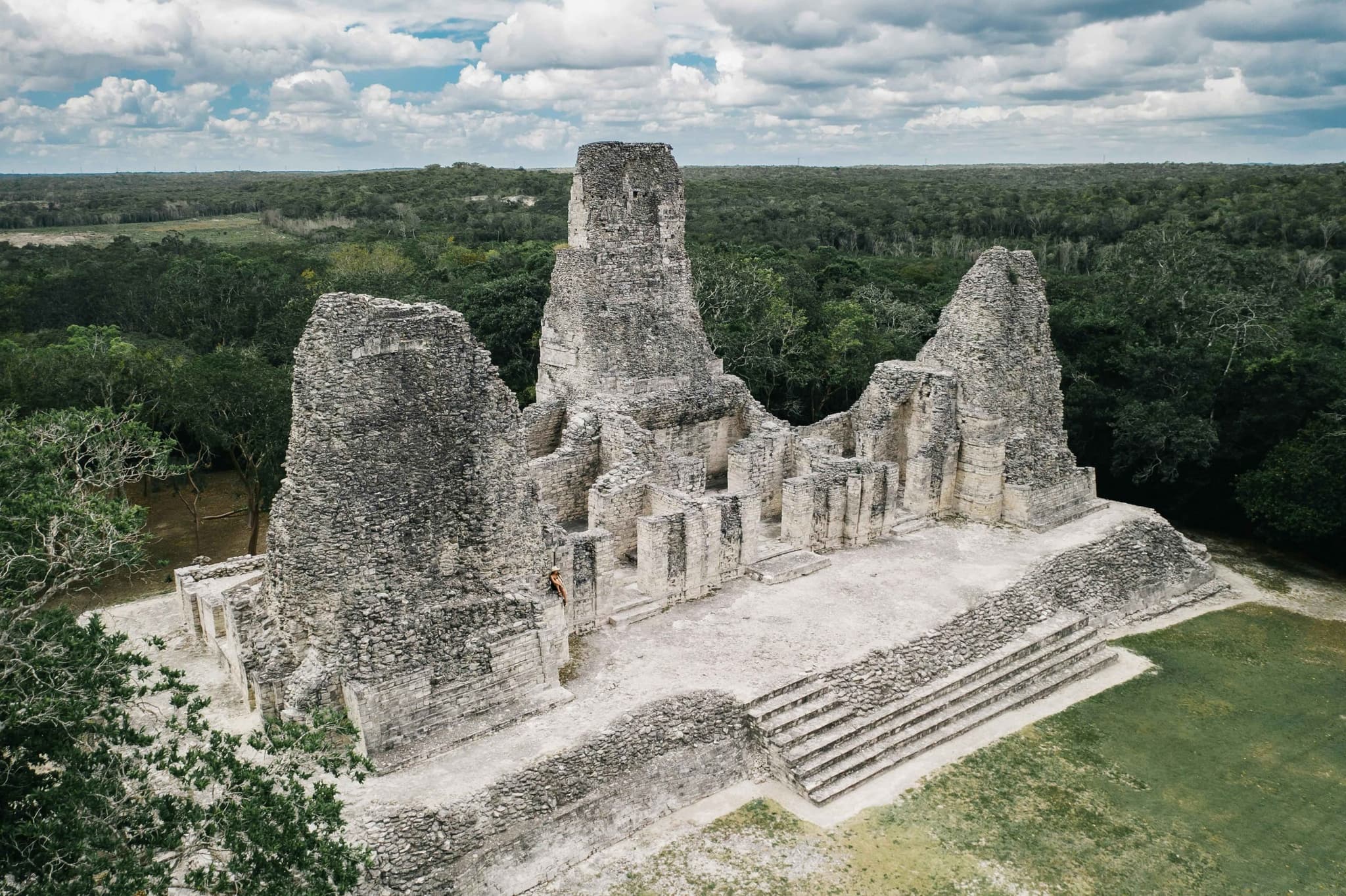 Estructuras del sitio arqueológico de Dzibanché