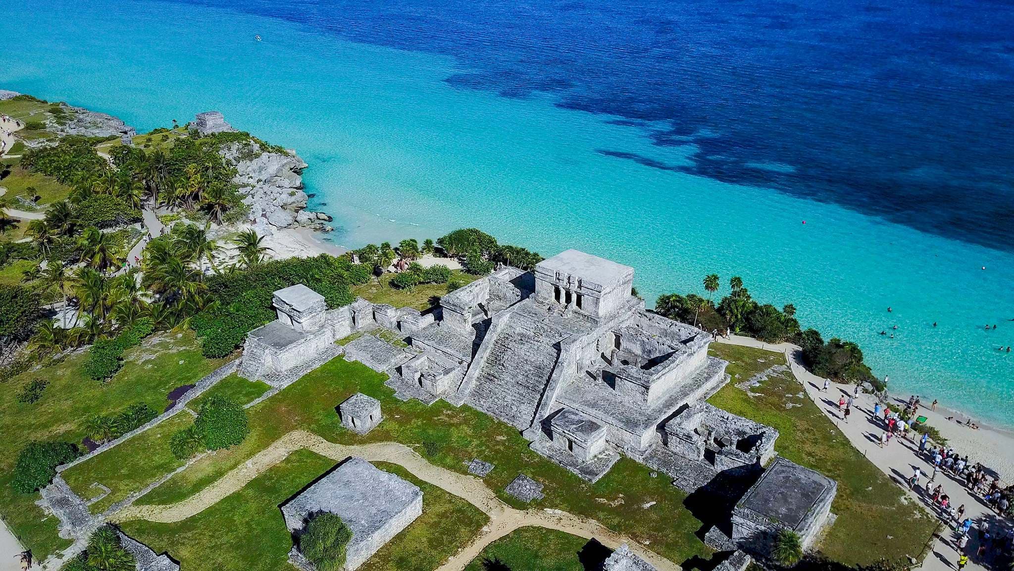 Sitio arqueológico de Tulum sobre el mar Caribe
