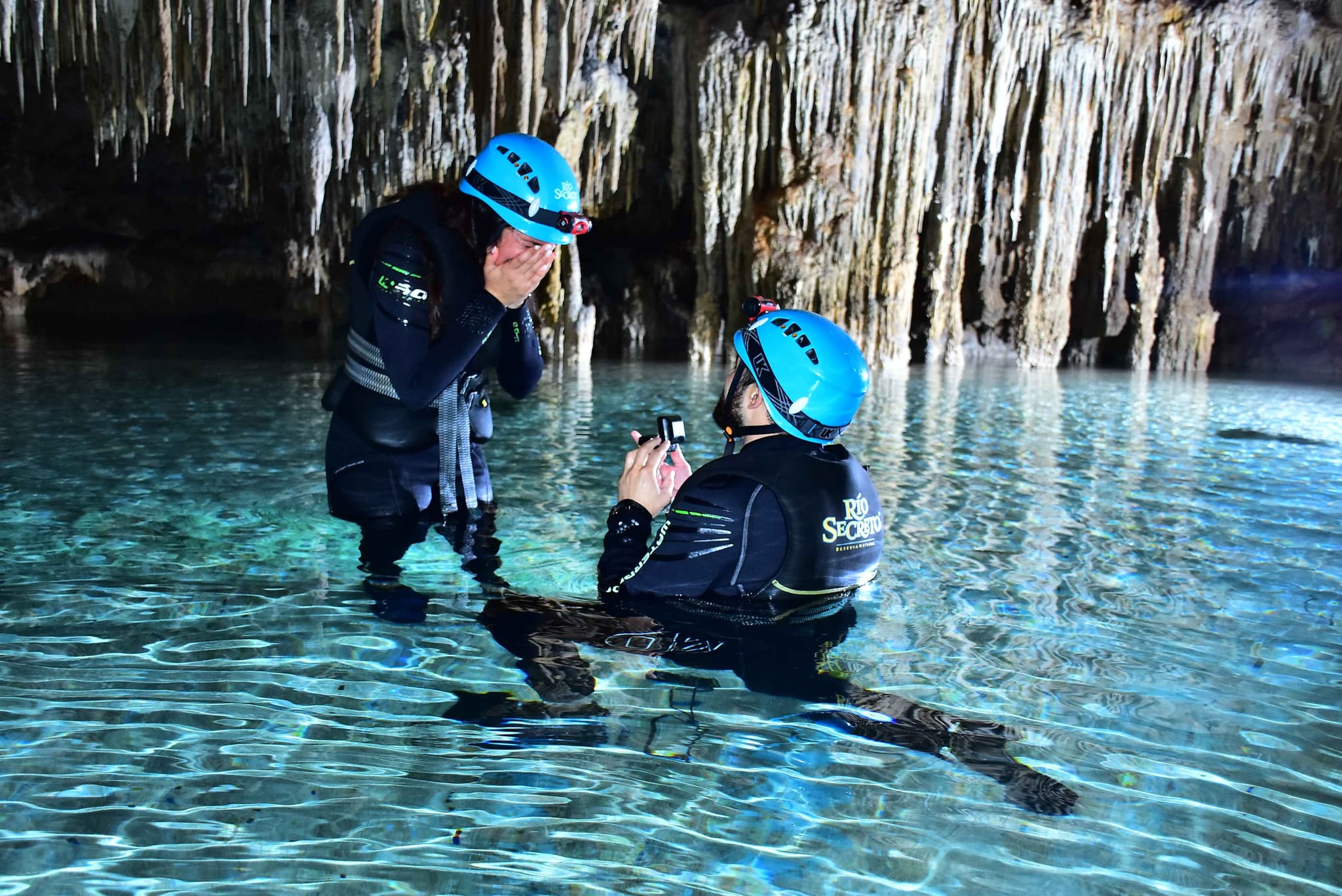 Pedida de mano en el río subterráneo de Río Secreto, en Playa del Carmen