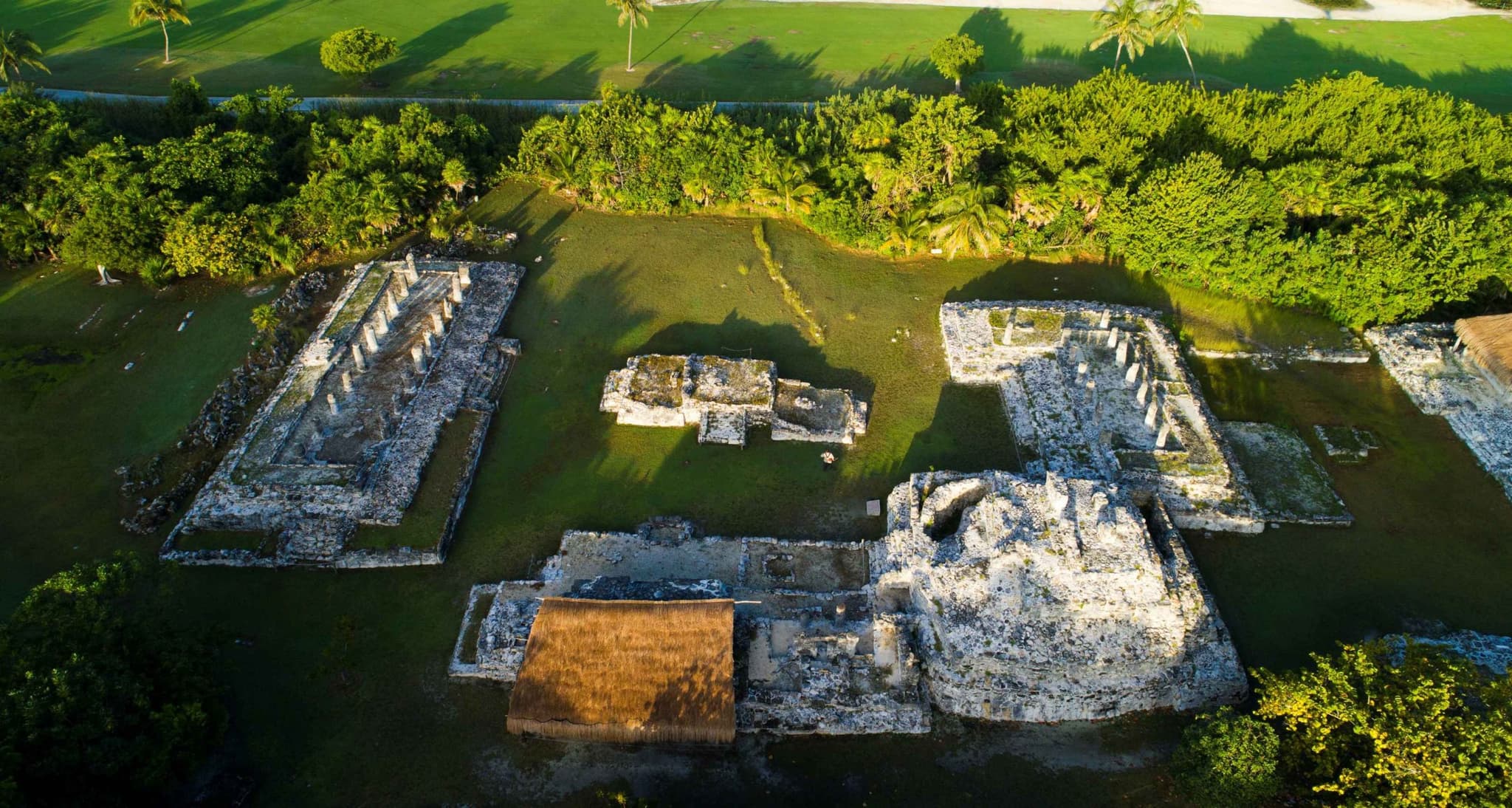 Vestigios del sitio arqueológico El Rey en Cancún